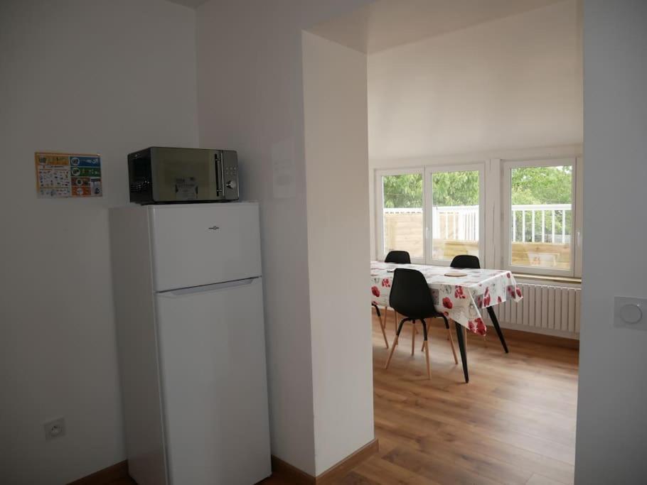Logement Lumineux Avec Terrasse La Roche-sur-Yon Exterior photo