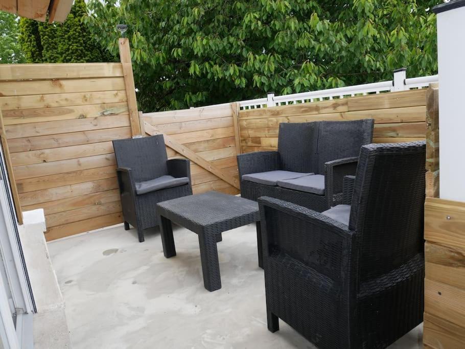 Logement Lumineux Avec Terrasse La Roche-sur-Yon Exterior photo