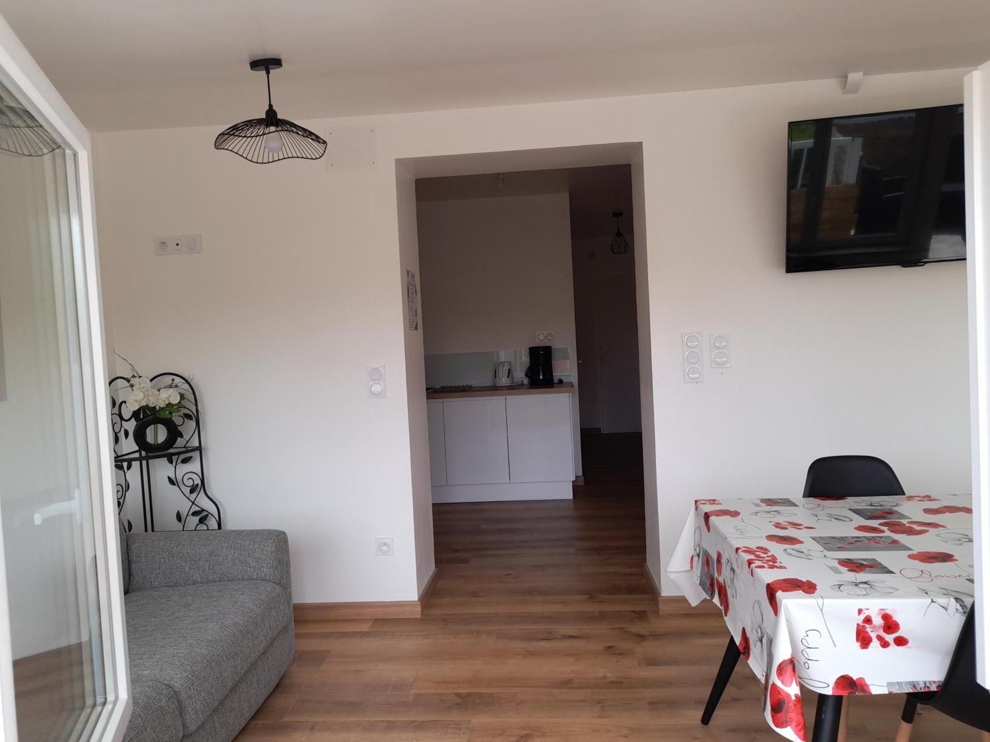 Logement Lumineux Avec Terrasse La Roche-sur-Yon Exterior photo