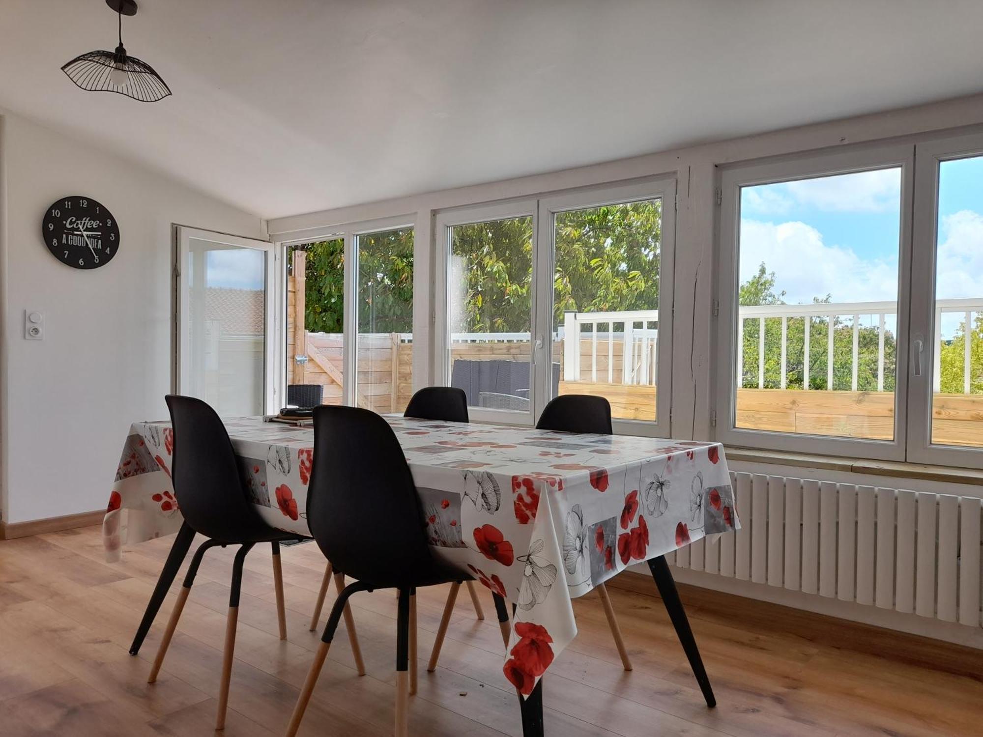 Logement Lumineux Avec Terrasse La Roche-sur-Yon Exterior photo