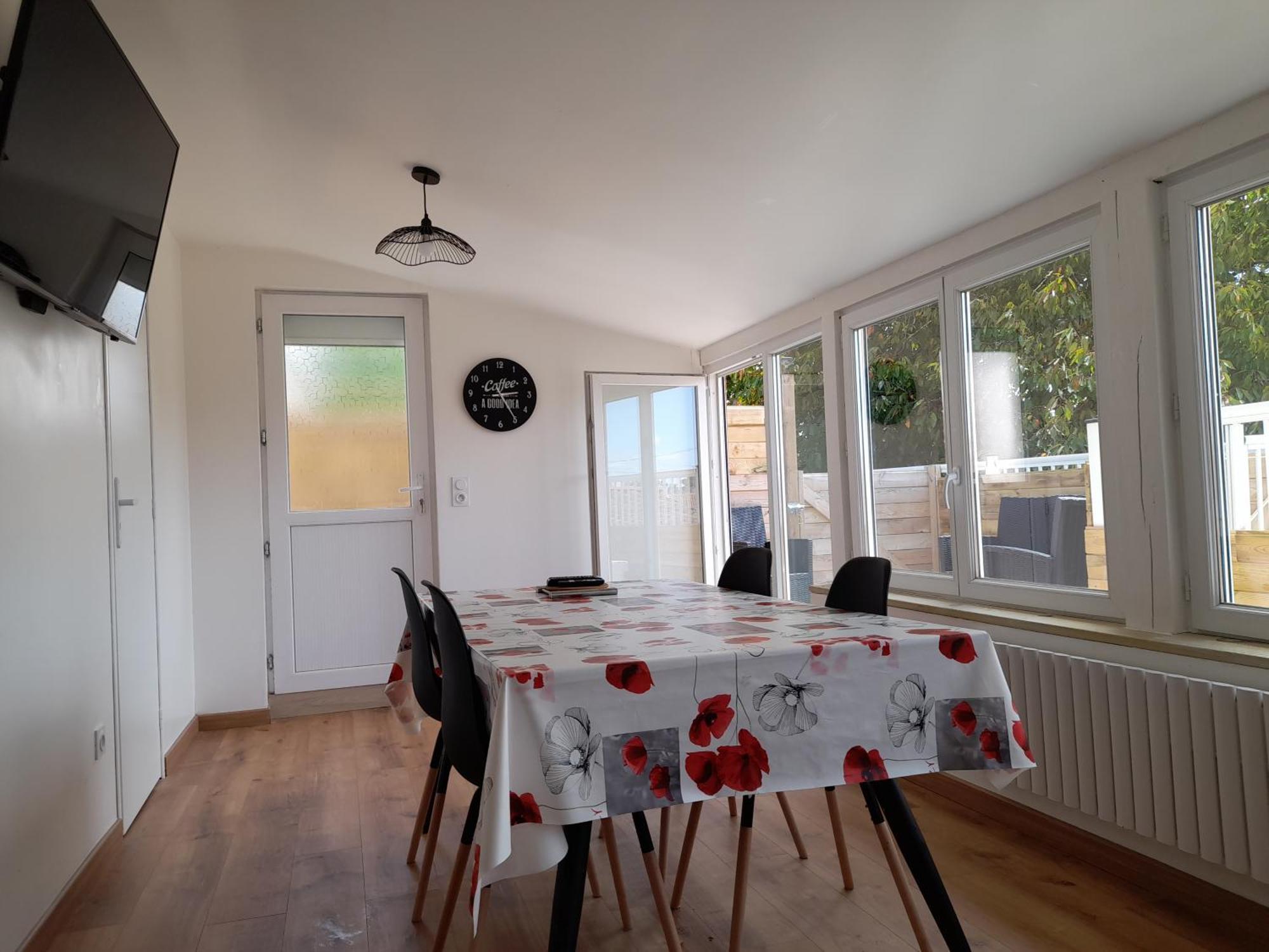 Logement Lumineux Avec Terrasse La Roche-sur-Yon Exterior photo